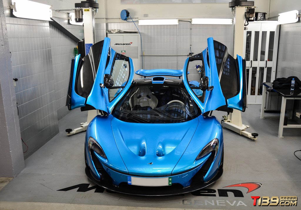 闪电蓝限量版 mclaren p1 日内瓦现身!