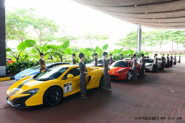 滨海湾市街赛道 : F1赛事新加坡站超级跑车集结